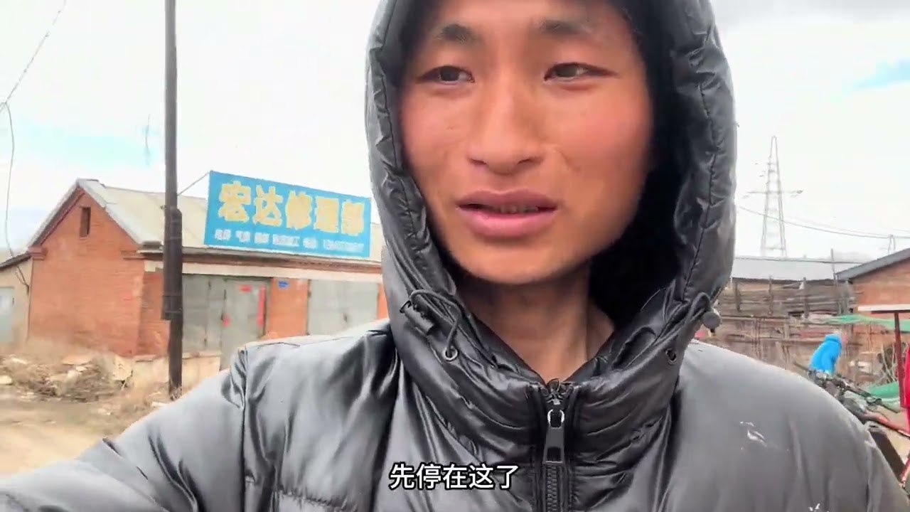 太陽能電助力小房車上路測試，半度電能跑20公里，沒電可以腳蹬走