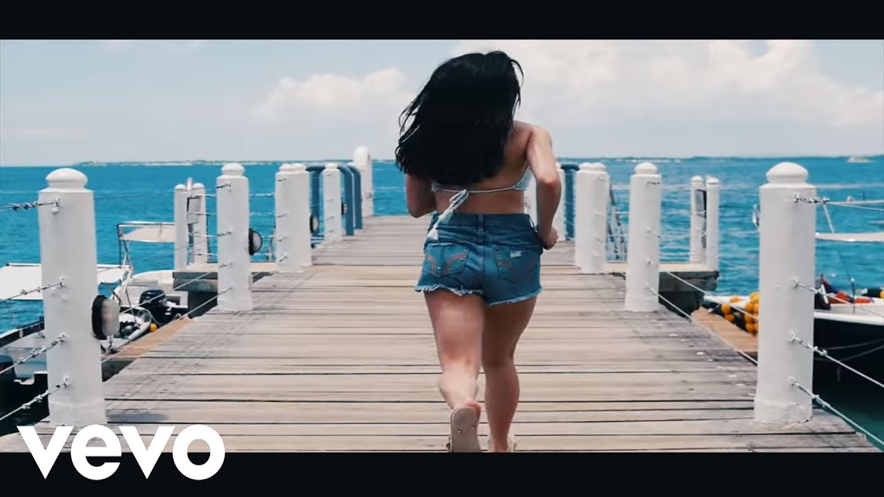 The Chainsmokers ft. Ariana Grande - Tell Me How (Music Video)