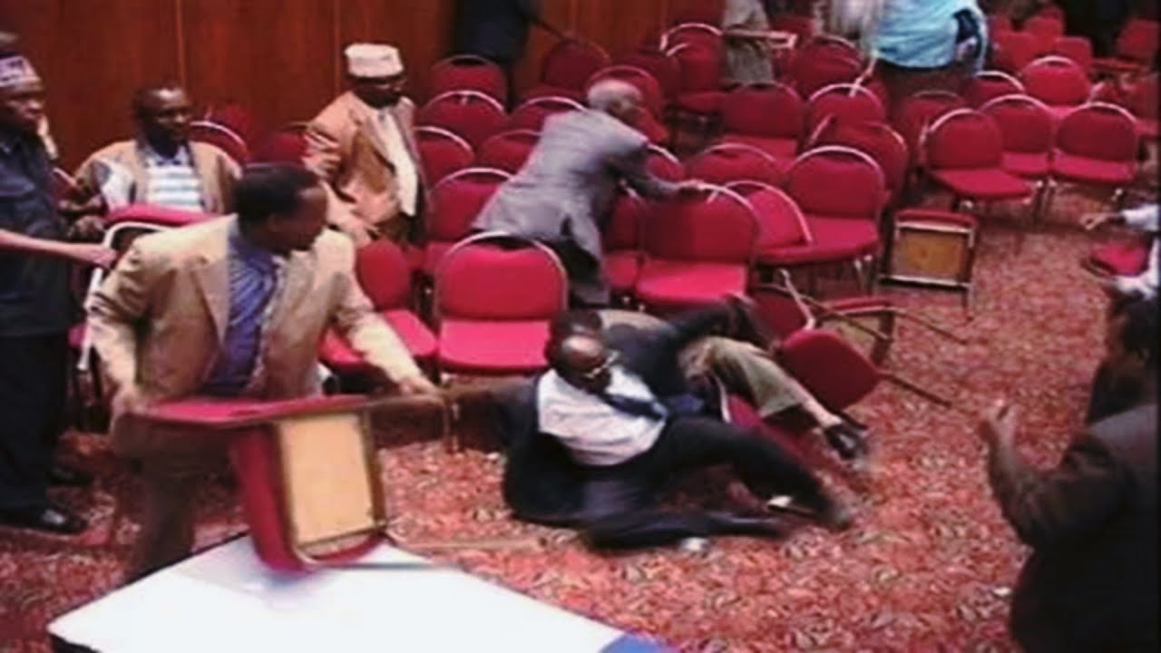 FALANQEYN: Maxaa Ka Dhalan Kara Xildhibaanadii is feeray iyo buuqa kataaga Baarlamaanka, Doorasho ma