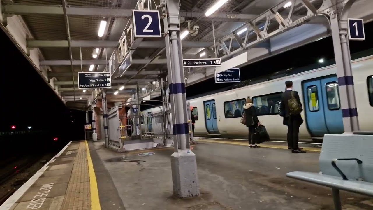 HERNE HILL Rail Station at NIGHT (2022)