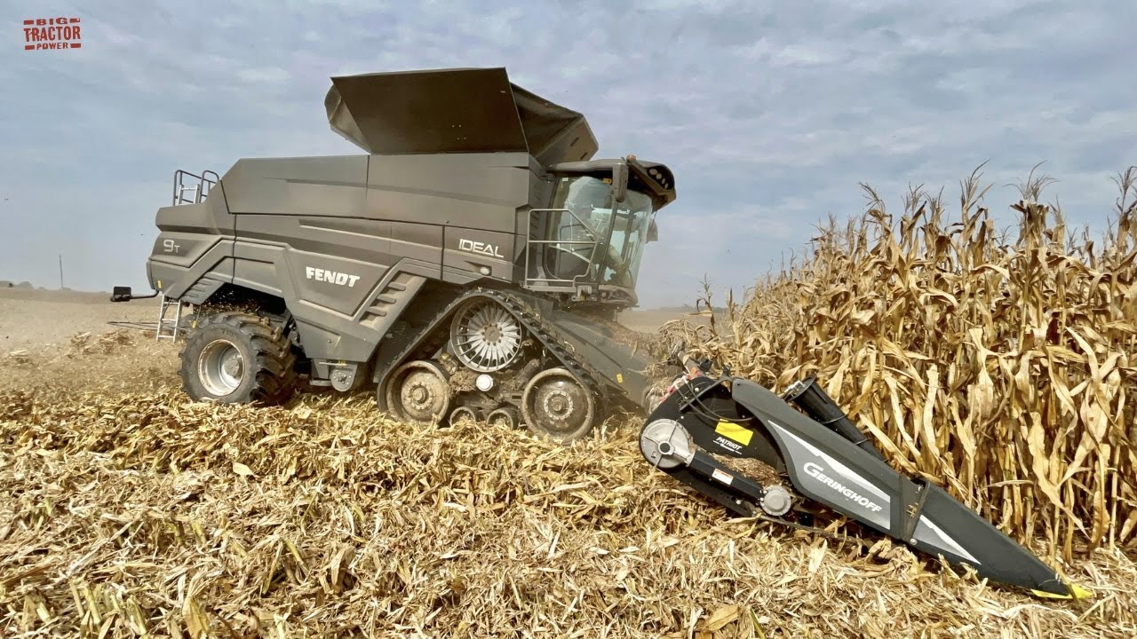 FENDT IDEAL 9T Combine Harvesting Corn