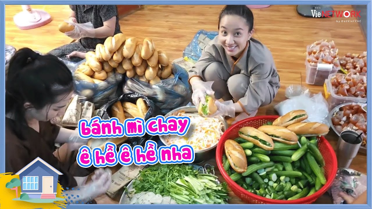 HOT: Tiệm bánh mì chay Quỳnh Quỳnh - Quỳnh Trang hân hạnh tài trợ 500 ổ bánh mì cho bà con