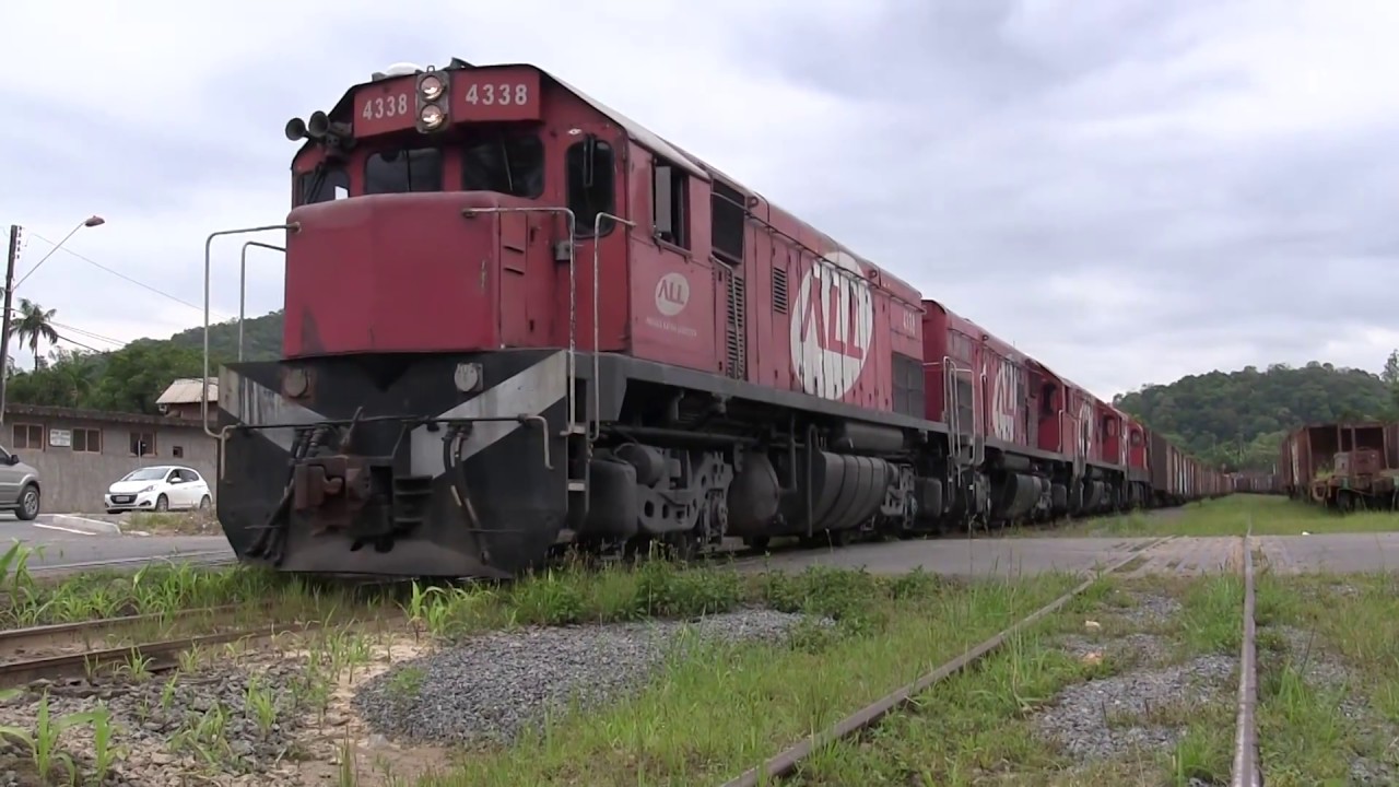 🇧🇷 Trem cargueiro da RUMO (ALL) deixando o p&aacute;tio de Corup&aacute;/SC - 2017 - (Brasil)