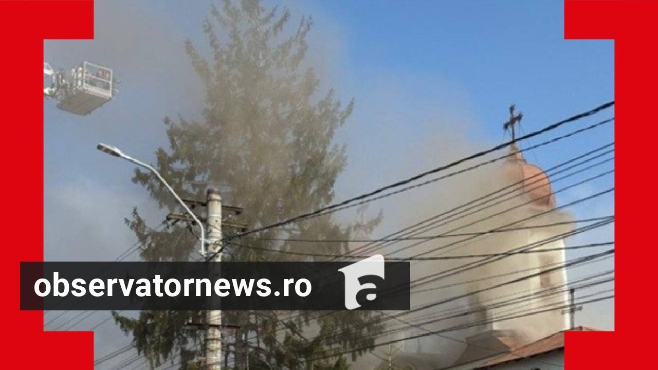 O biserică veche de 140 de ani din Prahova a luat foc în timpul slujbei
