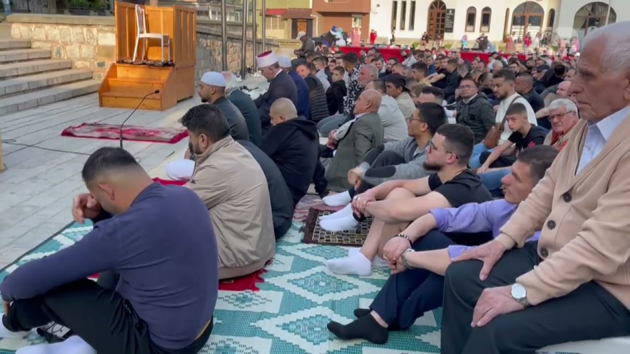 Top News- Falet Namazi në Korçë, qindra besimtarë mblidhen për Kurban Bajramin