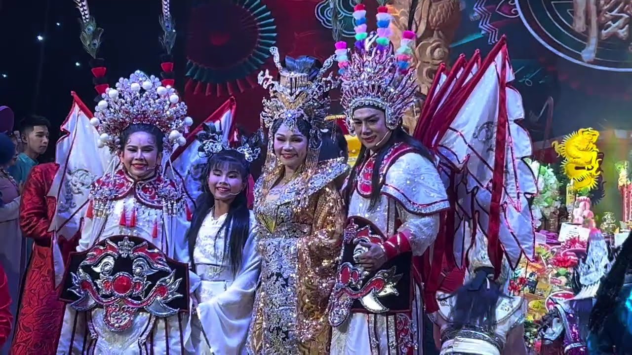 Ngọc Huyền , Bình Tinh , Thái Vinh cùng đoàn Huỳnh Long giỗ tổ sân khấu 