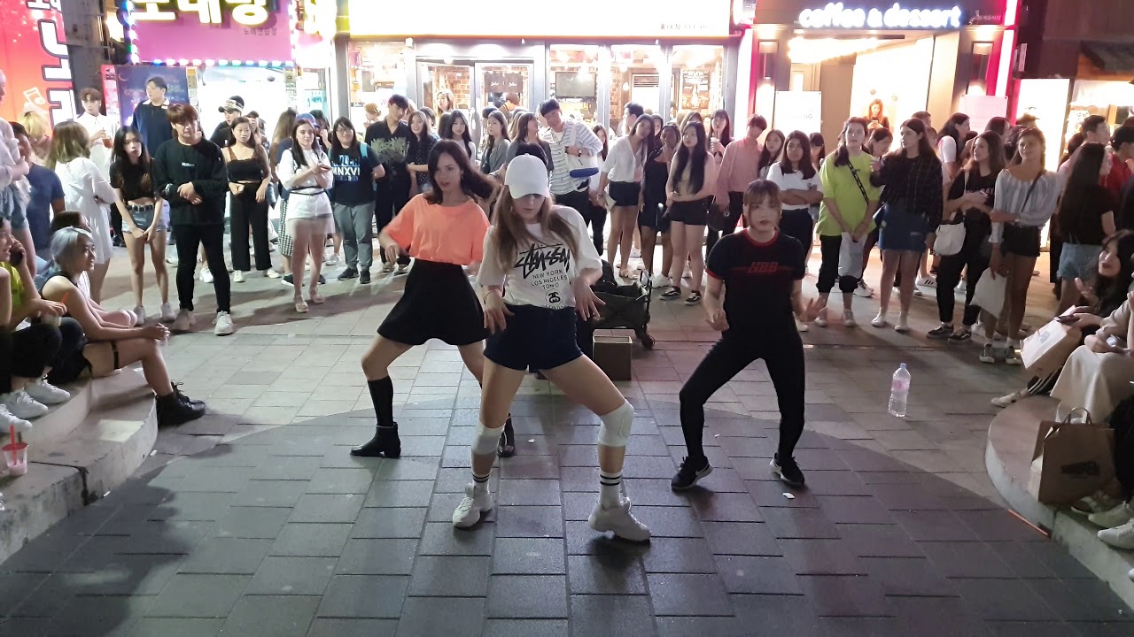 윈윈크루(WinWin Crew-J.Yana,시리(Siri))&Alina(RedSpark)&외국인들/Snapping-청하(CHUNG HA) 20190704 홍대버스킹