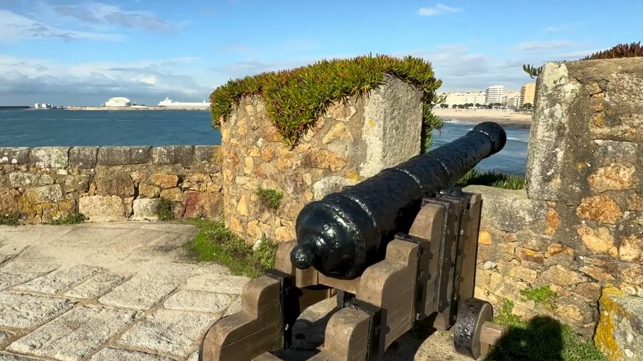 Portugal 73 Matosinhos - Walking｜Via do Castelo do Queijo｜entering a fortress - Castelo do Queijo F…
