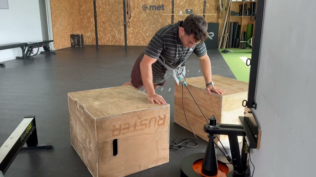 Inertial Machine Push Ups - Flexiones de Pecho en Inercial