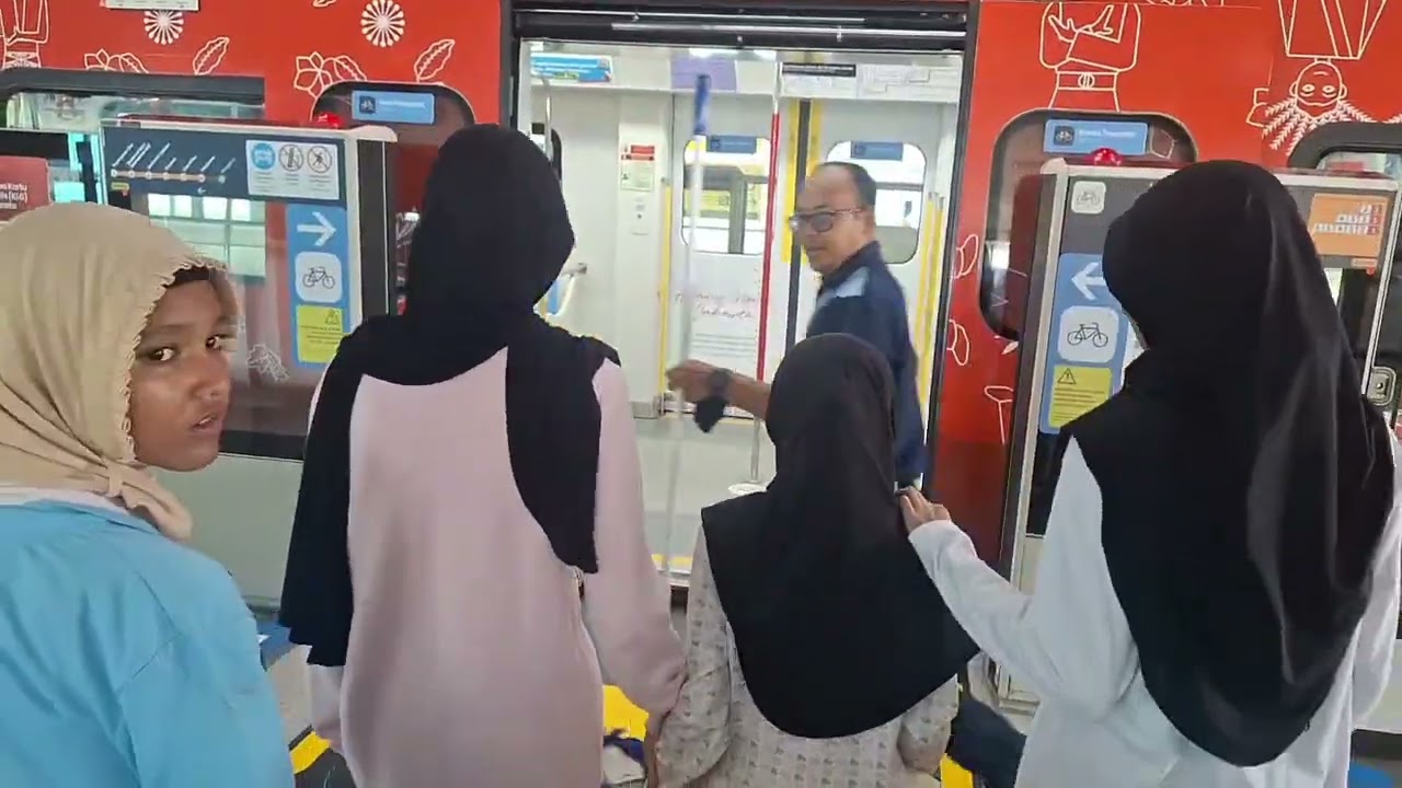tugas kelas 6 SD plbj kelompok 3 naik LRT
