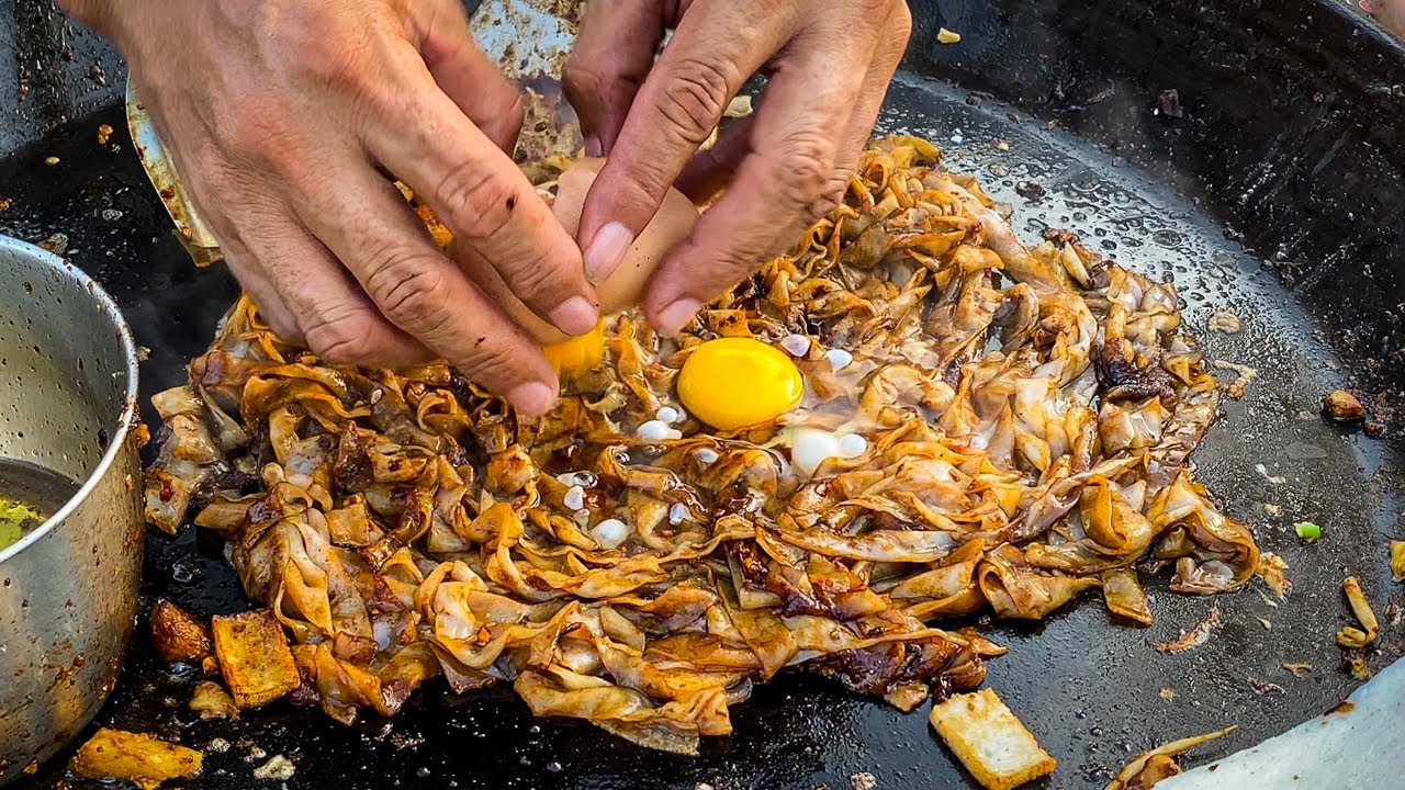 Malaysia Popular Street Food - Char Kuey Teow, Fried Oyster, Fried Kuih Lobak