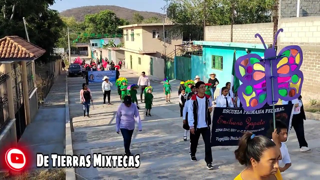 Tradicional desfile del natalicio de Benito Juárez en Santa Ana Tepejillo Puebla 2025