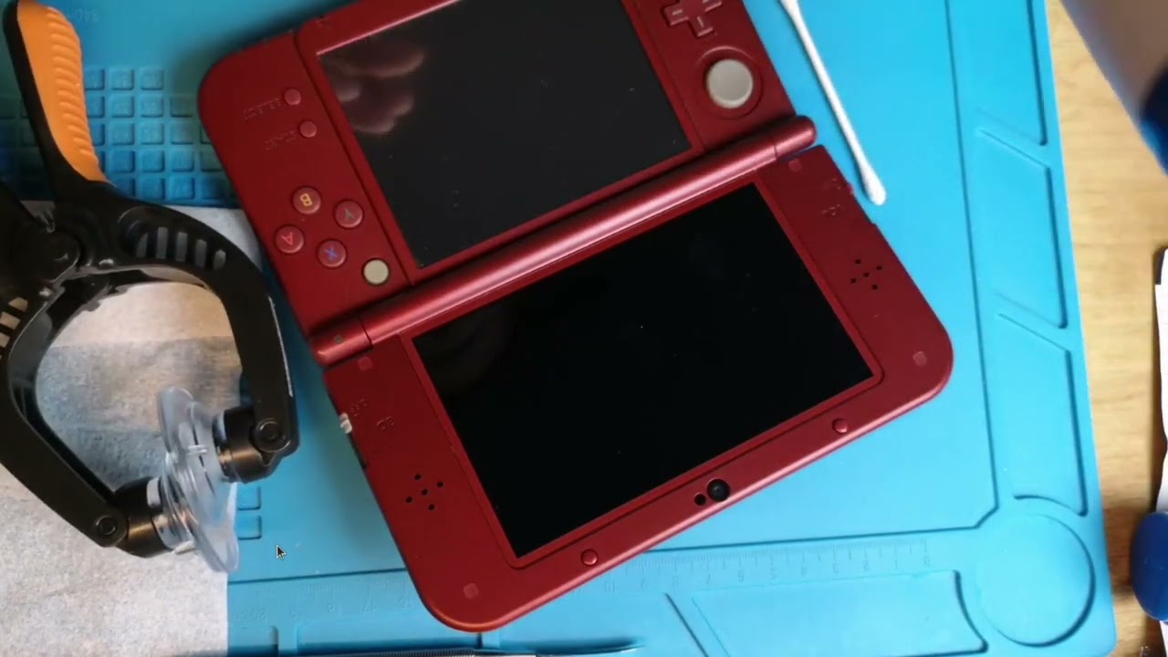 How to remove a disgusting large spec inside the display / 3DS LL.