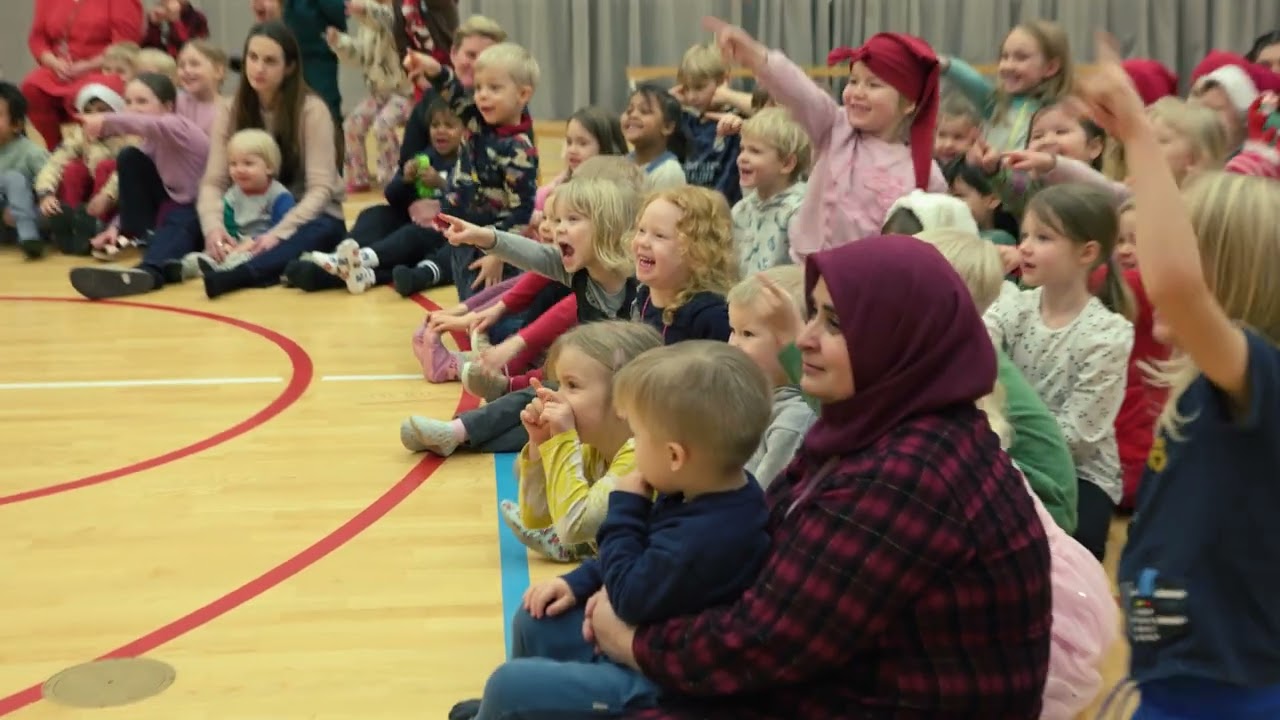 Kiusaamista ehkäisevä taikaesitys päiväkotiin | Kaveritaidot | Taikuri Kari | Promovideo