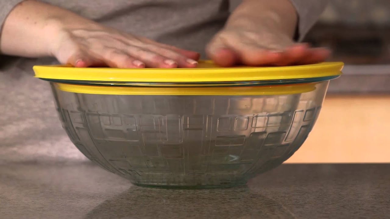 Pyrex - Textured Mixing Bowls 2.5 Qt Brick