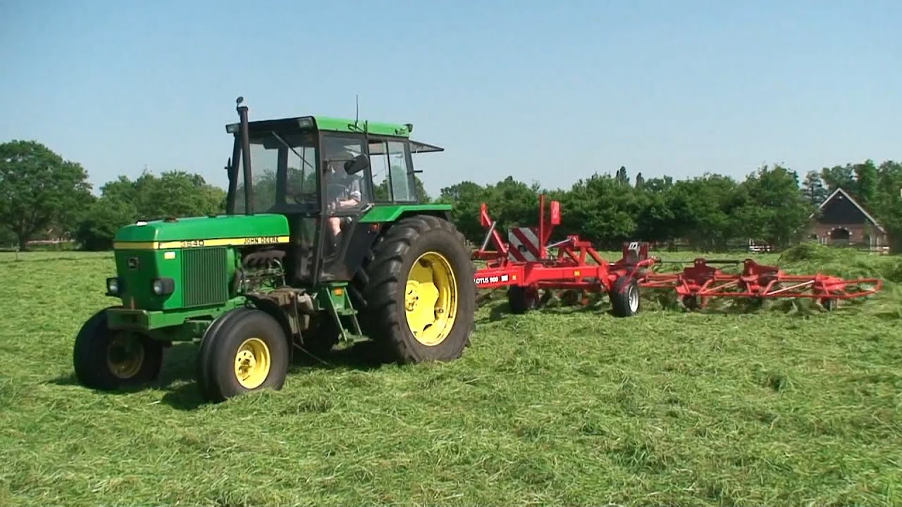 Mowing and tedding silage