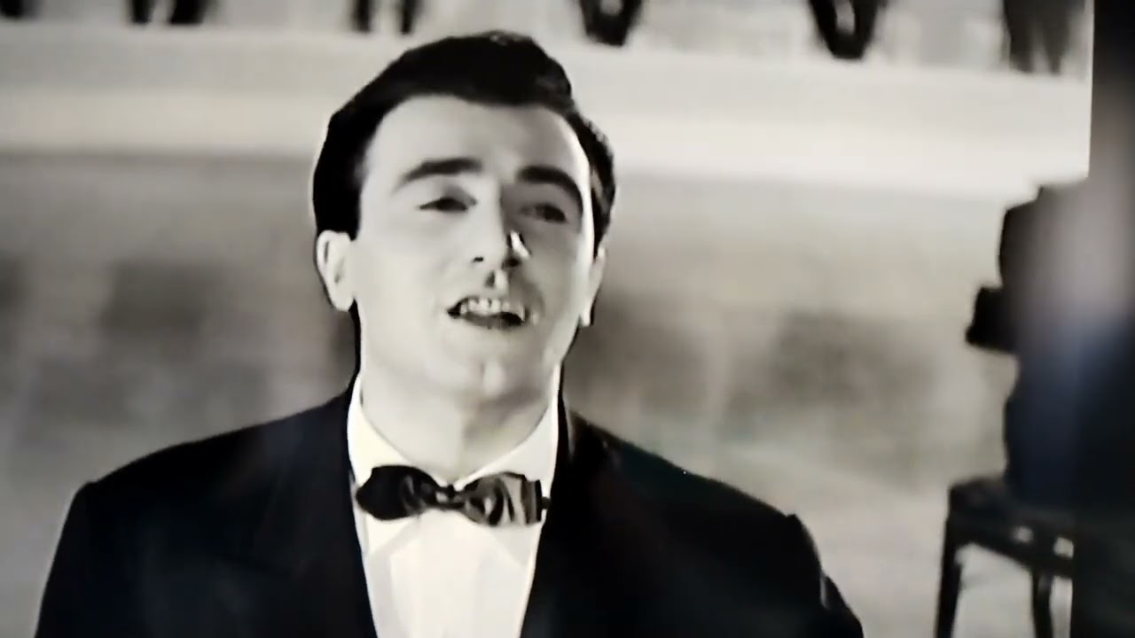 QUI SOTTO IL CIELO DI CAPRI - Canta: ARIODANTE DALLA/Orch. Barzizza - film