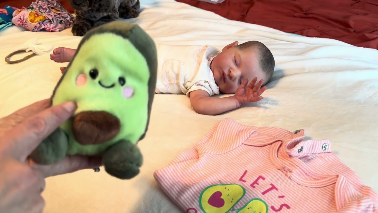 Happy Sunday w reborn baby Alessia ( Laura by Bonnie Brown) 🥰 🥑 