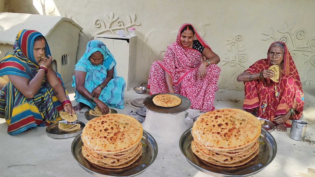 आज हमने बनाया अपने दोनों ननद और सासू माँ की मनपसंद हरे मटर का स्वादिस्ट भरवां पूरी || Paratha recipe