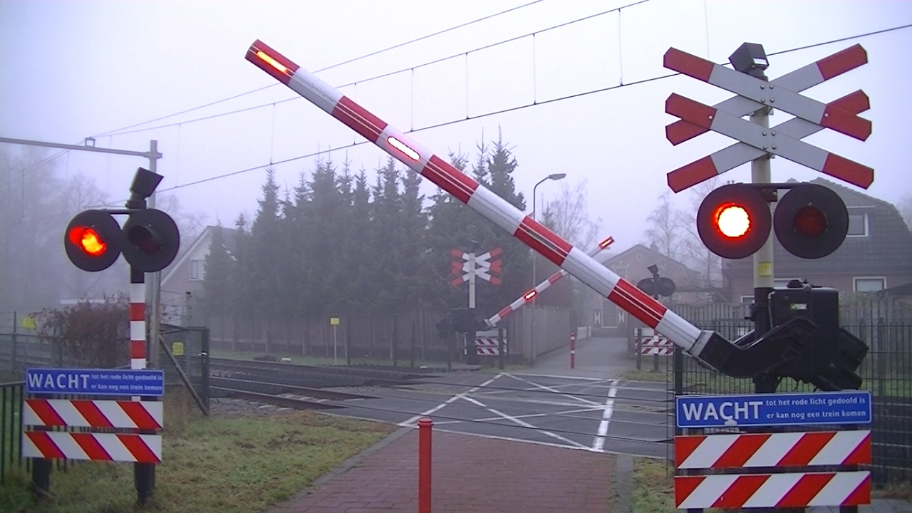 Spoorwegovergang Barneveld // Dutch railroad crossing