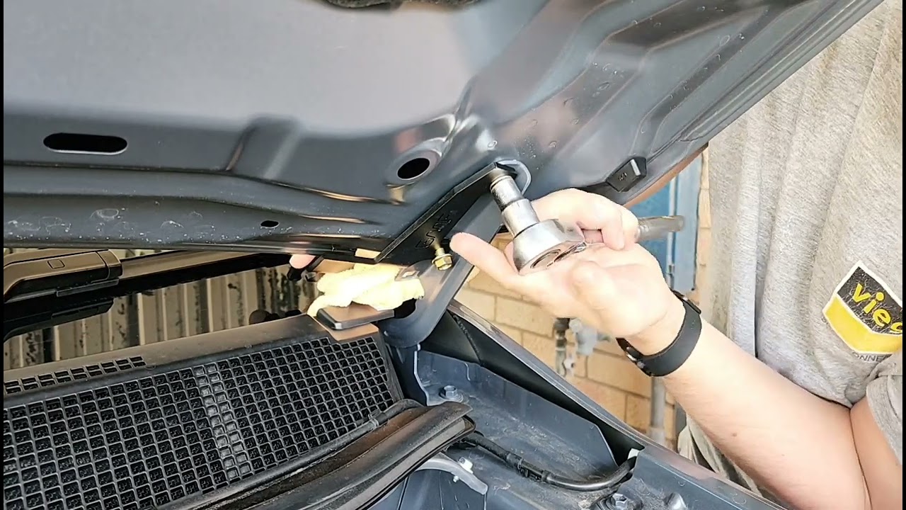 GMF bonnet hinge mounted UHF antenna bracket install on MY23 Isuzu Dmax and Mux