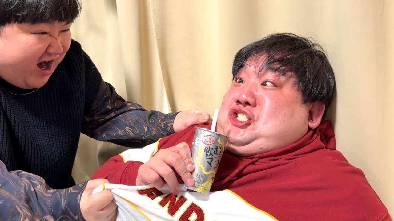 飲むマヨで狂うデブ