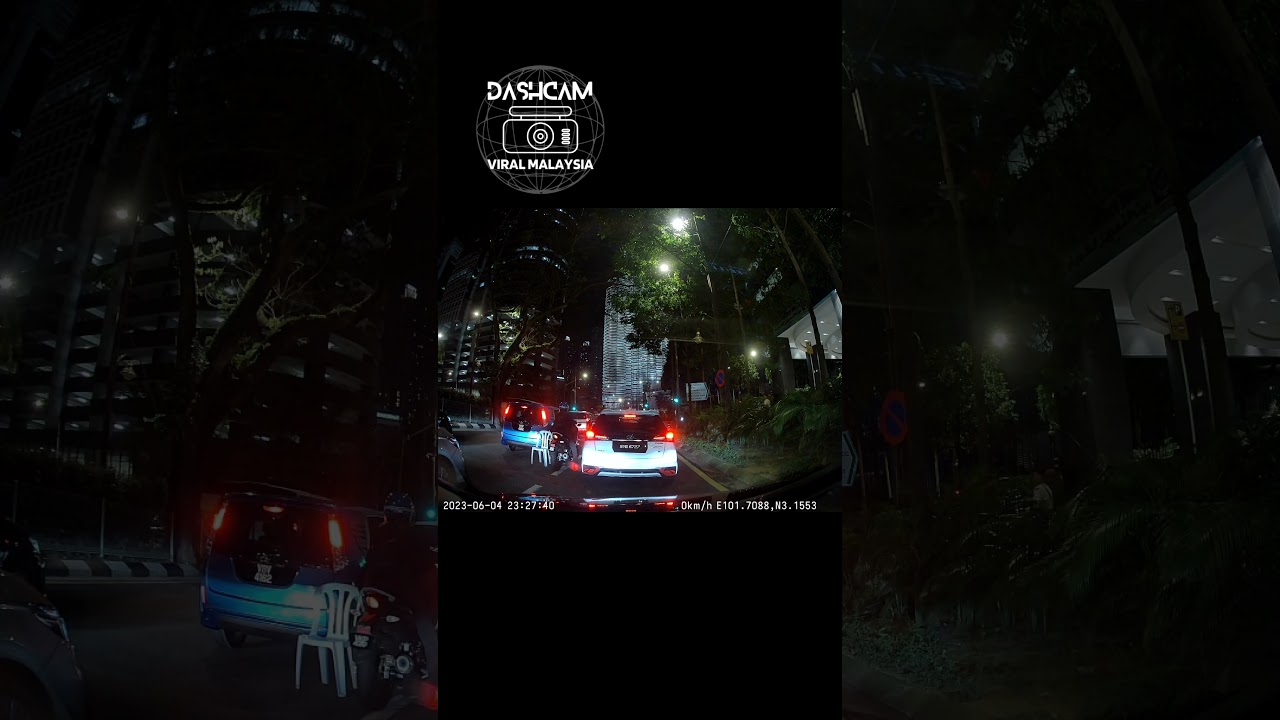 Why carry a chair while riding? #malaysia #dashcam #motorbike #recklessdriving #roadsafety