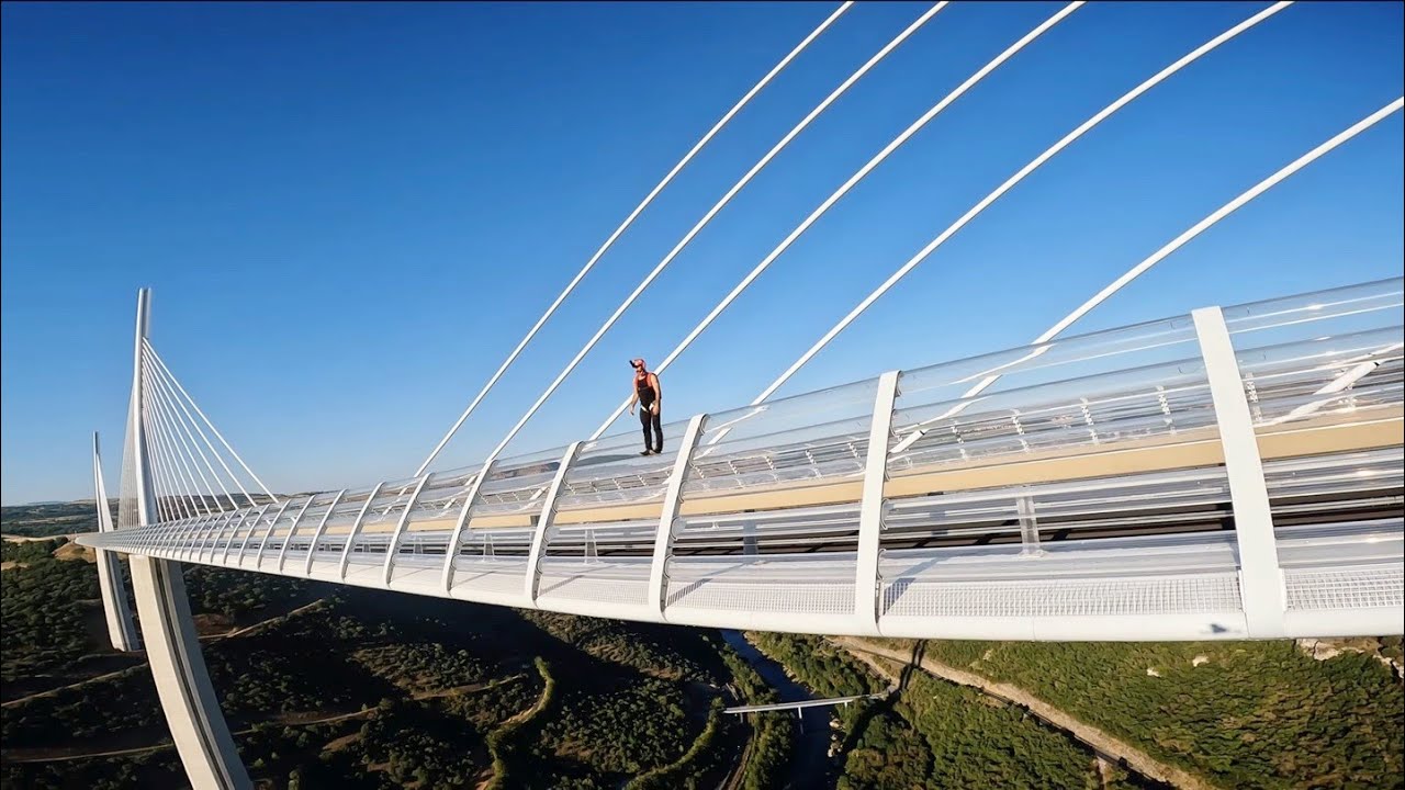 FPV X BaseJump At The Legendary Spot : VIADUC DE MILLAU
