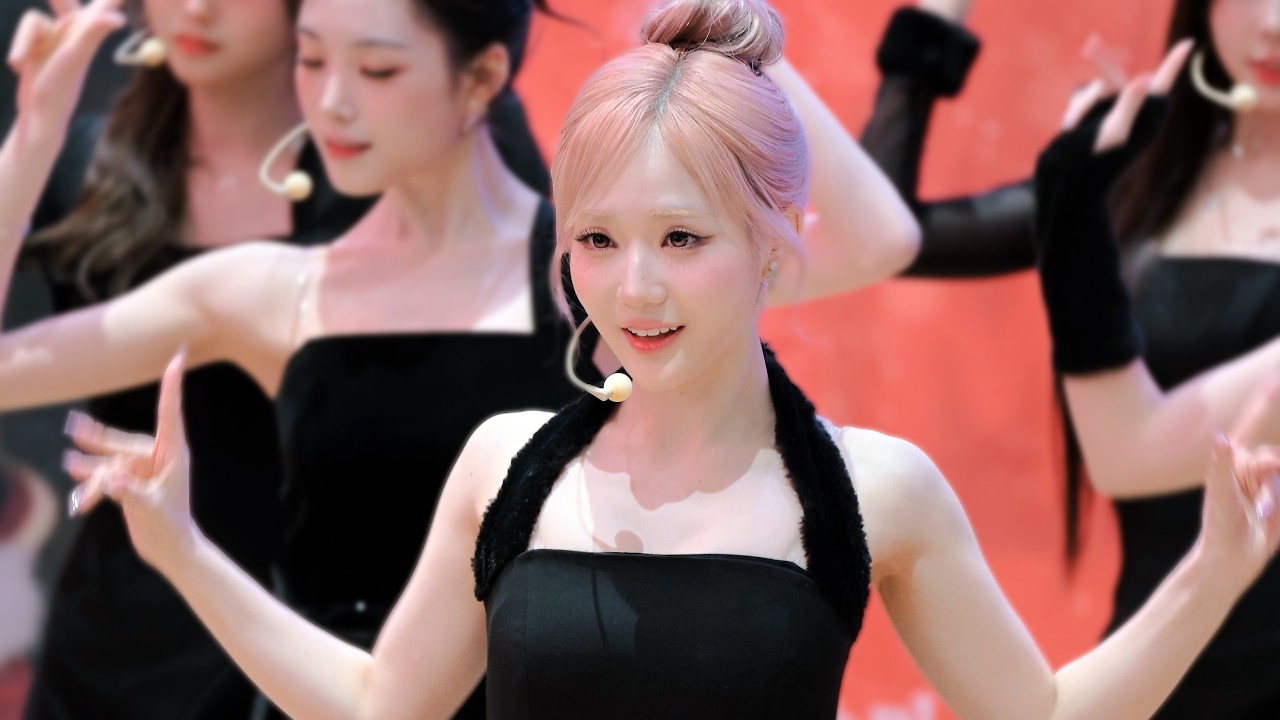 251202 트리플에스 msnz 서연 - Christmas Alone 직캠 / tripleS 미소녀즈 미니 버스킹 코엑스 메가박스 / #tripleS #SeoYeon #fancam