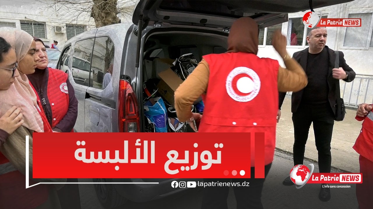 الهلال الأحمر الجزائري في عملية توزيع ألبسة العيد على الأطفال المرضى 😍👏