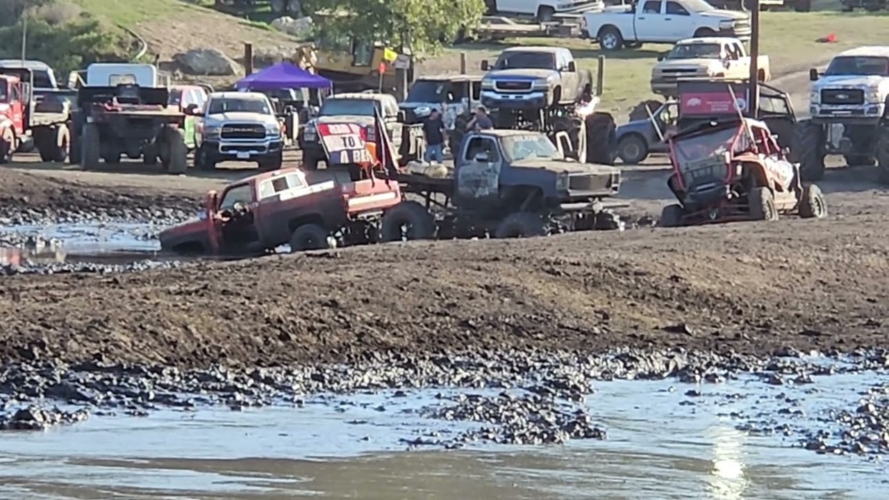 Dallas helping people at RWP 2024 Fall Mud Crawl