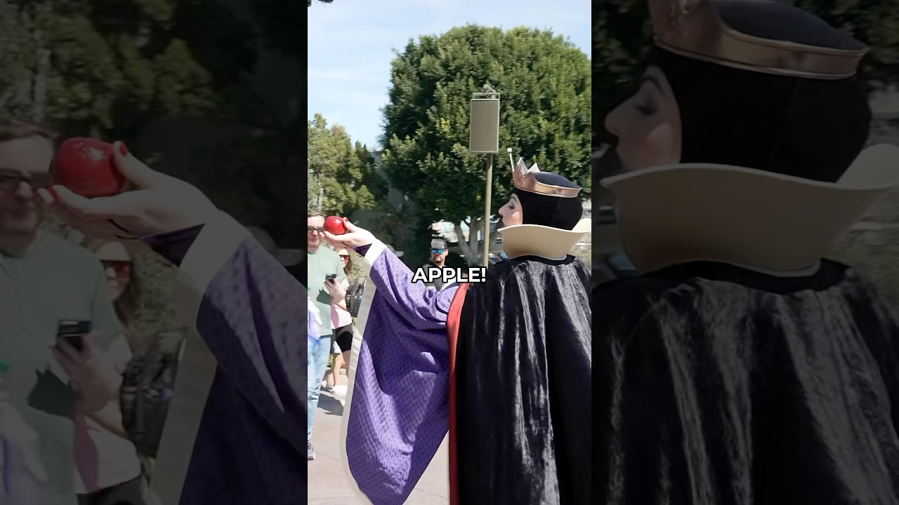 Viral Evil Queen's Roasting Rampage at Disneyland! 🔥👑 #evilqueen #disneyland #snowwhite