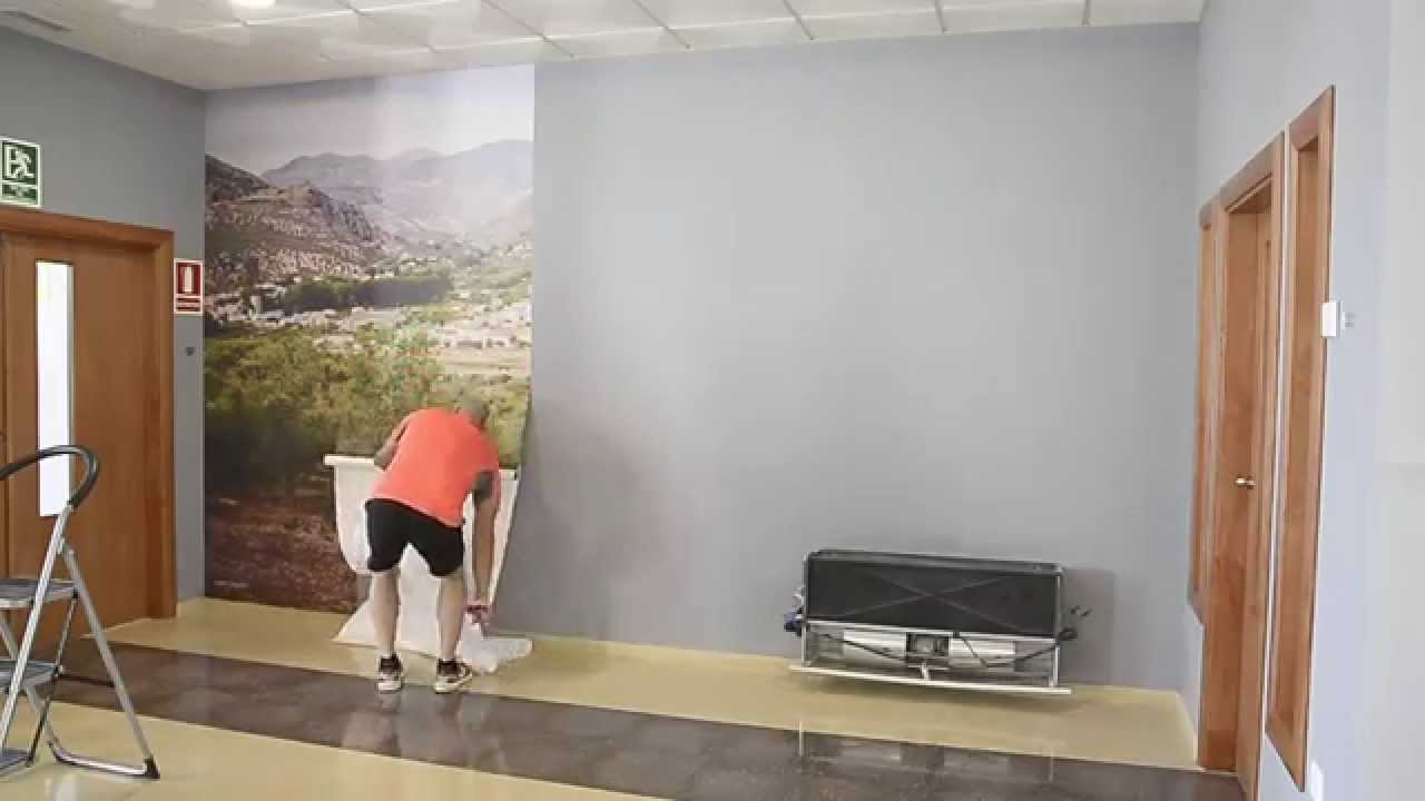 Cómo pegar un fotomural en la pared