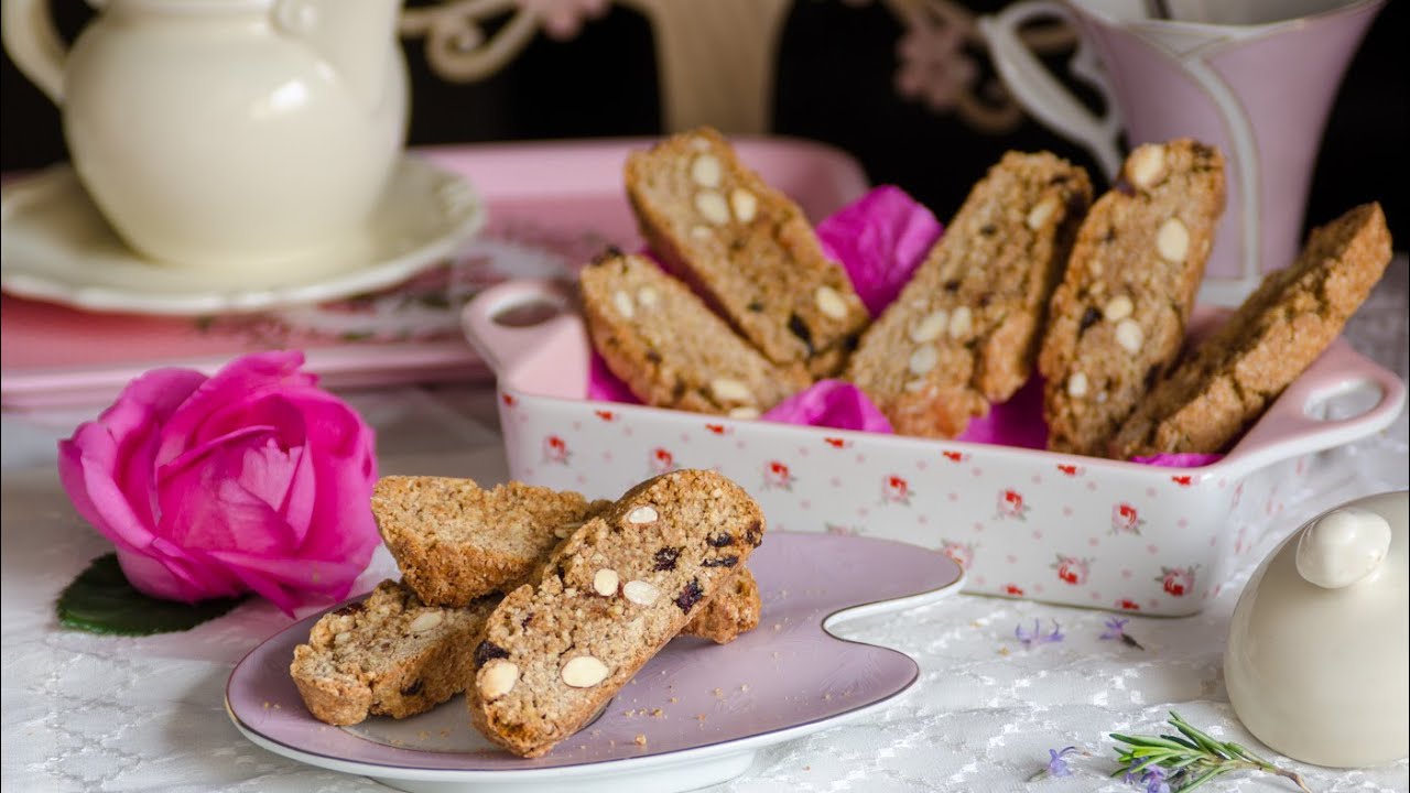 Παξιμαδάκια με αμύγδαλα και αλεύρι ολικής άλεσης - Βουτήματα