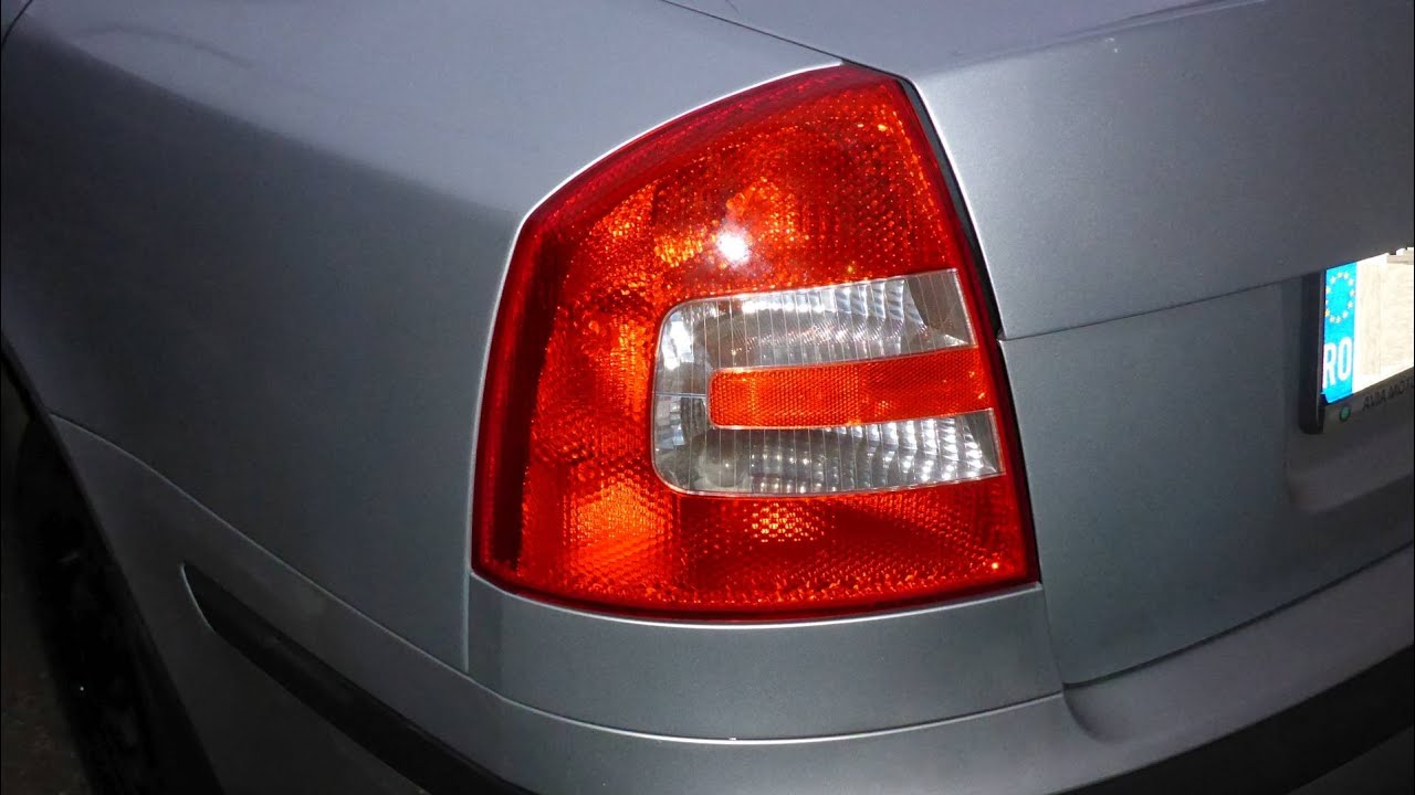 Replace brake bulb to Skoda Octavia 2, audio: English