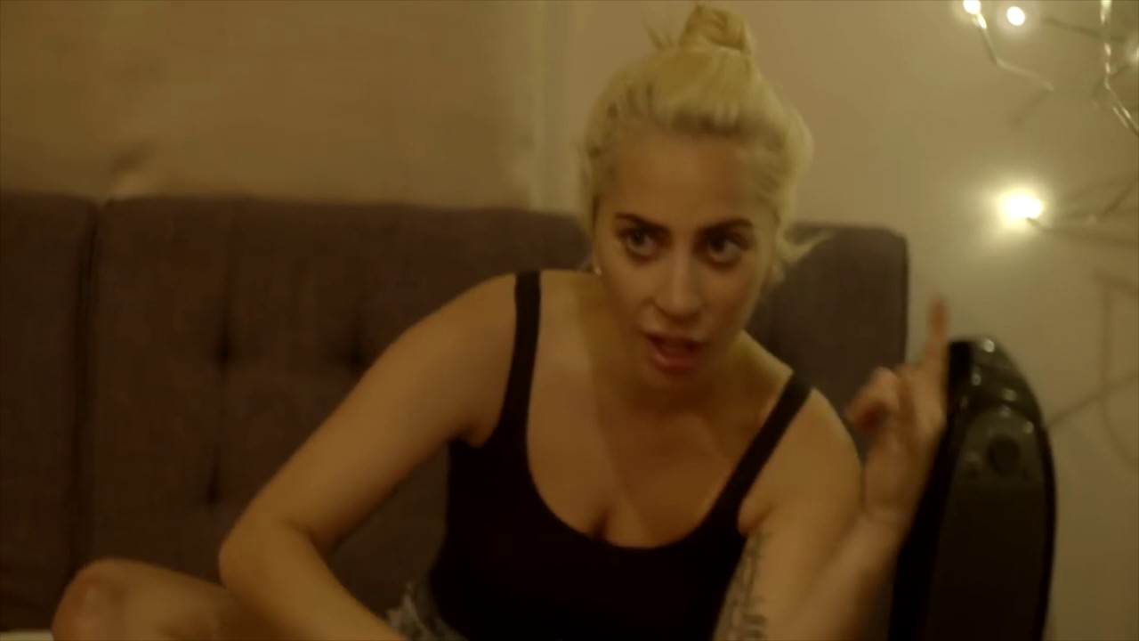 LA GAGUIIII ES TRAPERA