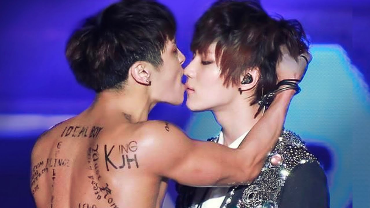 [SHINee] Sexual Tension & Gayest Moments (kissing, touching, hair pulling)