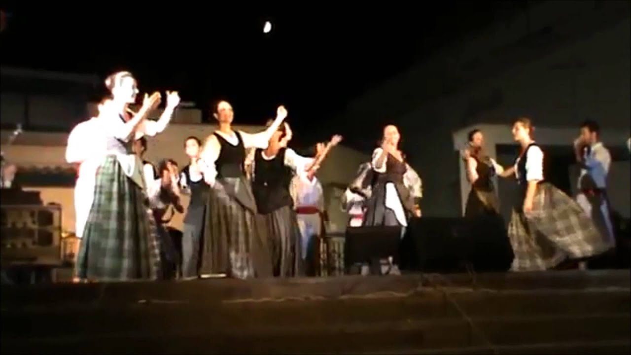 Performance dei Canterini in occasione dei festeggiamenti in onore della Madonna del Carmelo