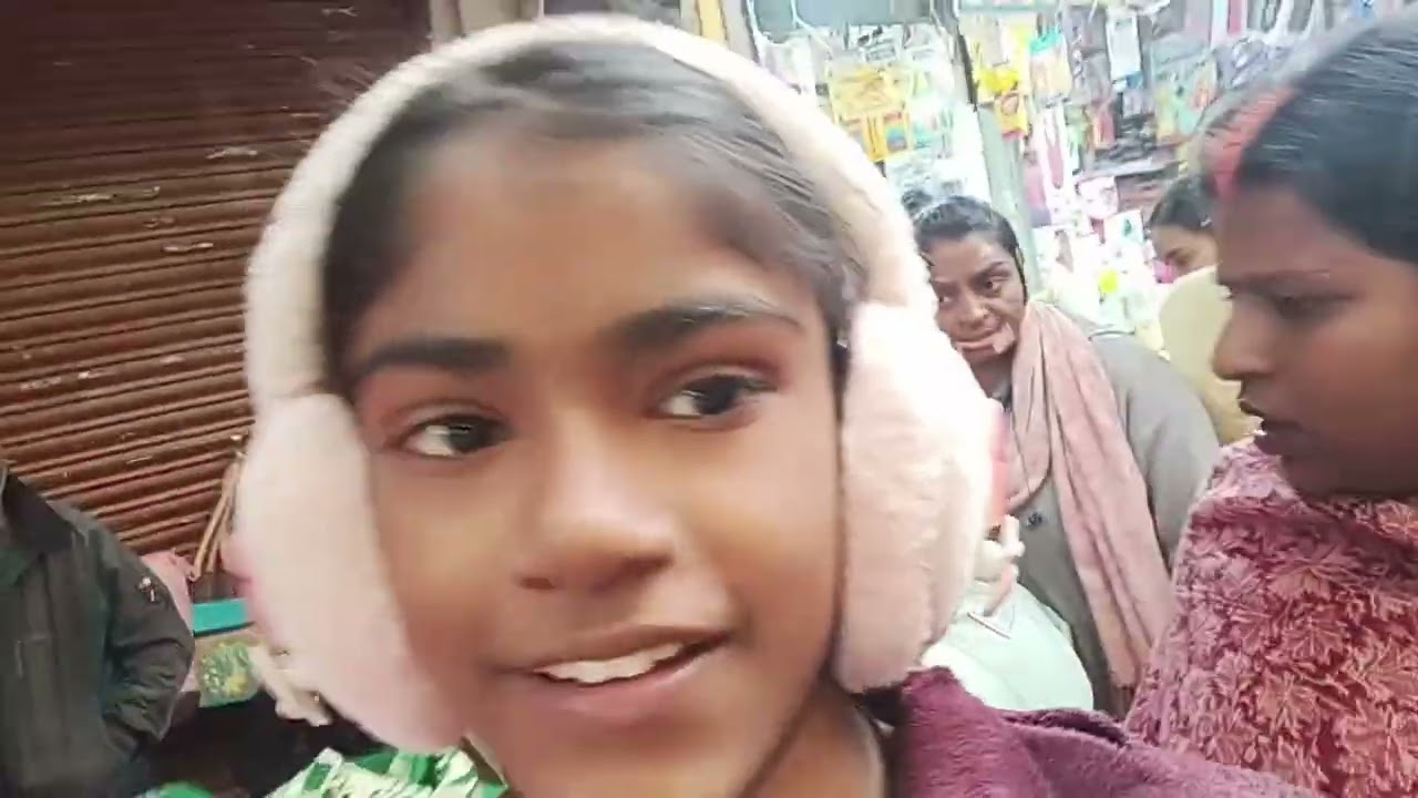 Aminabad me brihaspatiwar ki bajar
