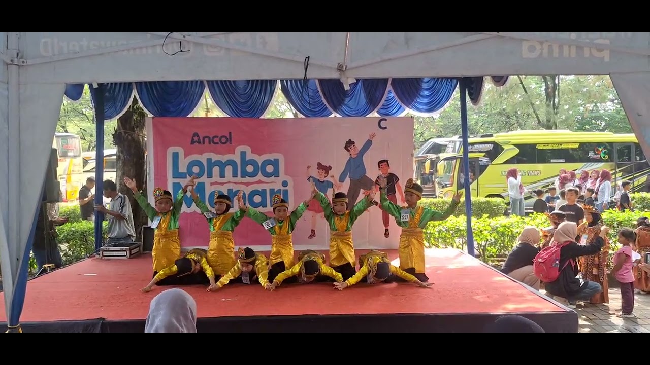 Tari RatohJaroe anakanak RA Alaziziah jatiasih Festival Anak Taqwa di Ancol