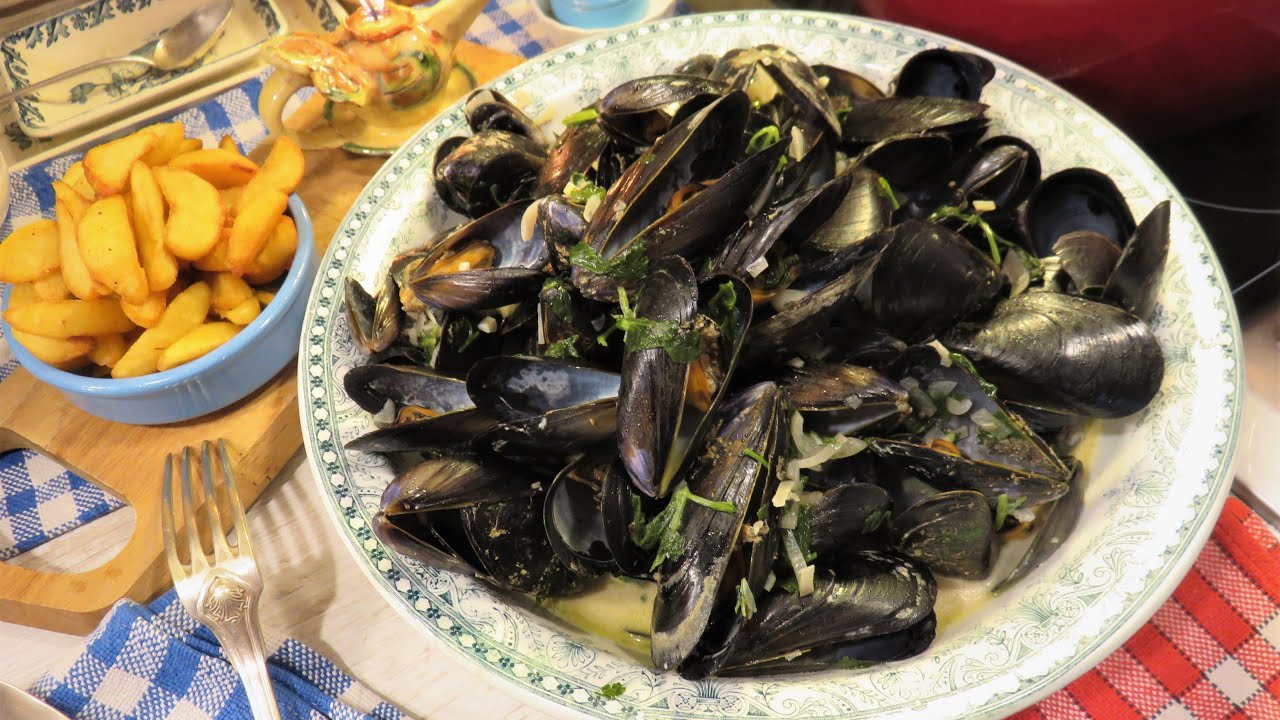 Mes MOULES A LA NORMANDE façon Mère Mitraille et ses frites - Facile ! - Gourmandises TV
