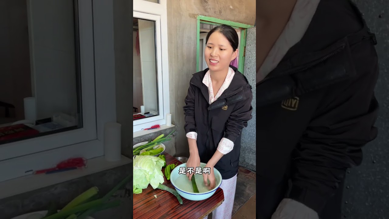 回村日记｜公公回来待一天，婆婆做了他最爱的吃的捞小米饭、饺子，还有超级好吃的卤鸡爪，一家人短暂的相聚。#东北农村生活  #婆媳生活 #捞小米饭 #农村日常 #卤鸡爪 @抖音媒体内容优推官