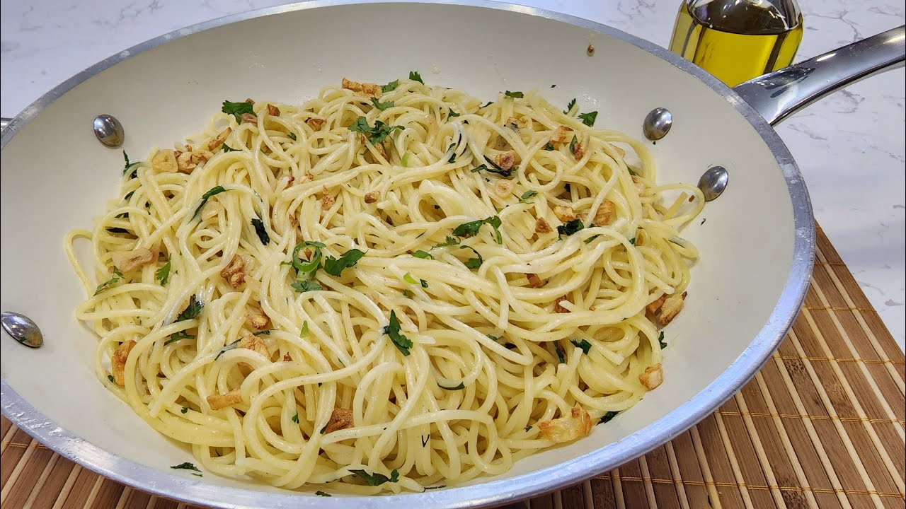 ESPAGUETIS AL AJILLO CON SOLO 5 INGREDIENTES - UNA RECETA MUY FÁCIL Y DELICIOSA