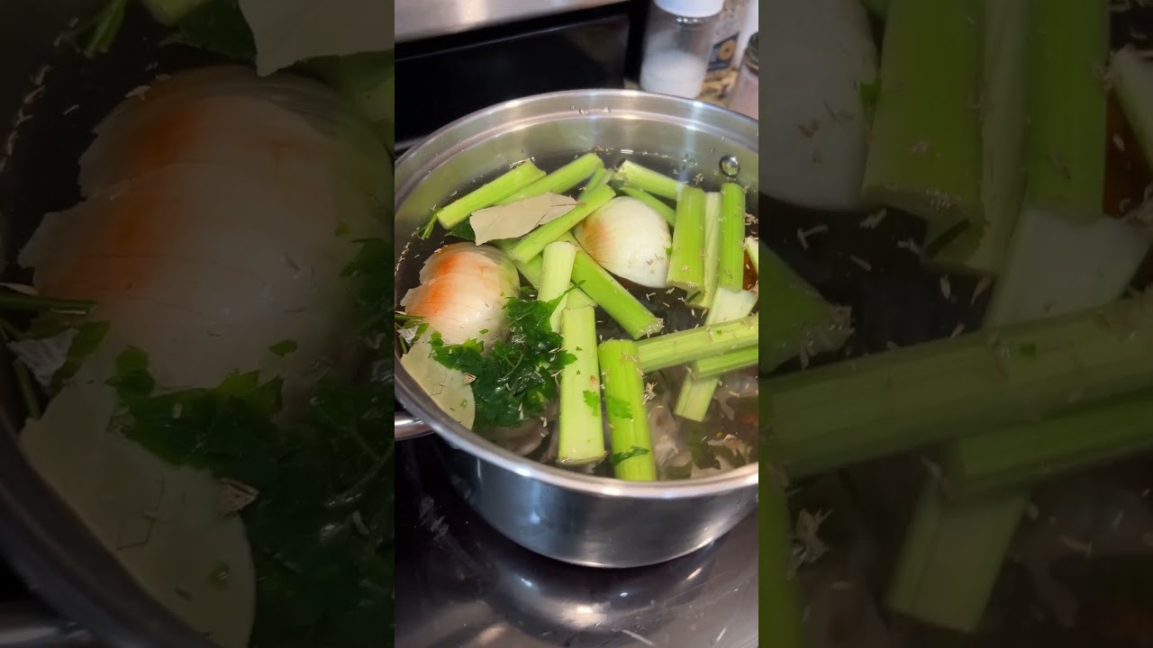 This One Pot Homemade Chicken & Turkey Stock is SO GOOD, only takes 6 hours! #shortsmaschallenge