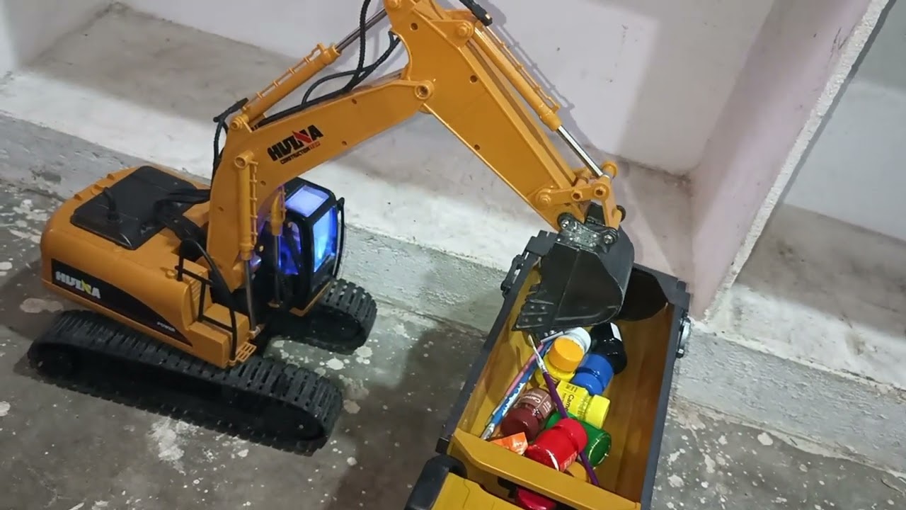 this is amazing rc truck and excavator