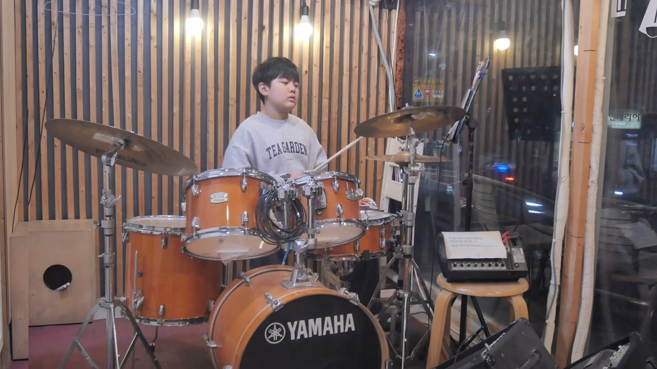 [아이유] 블루밍 드럼 커버 권현우{초등학생)