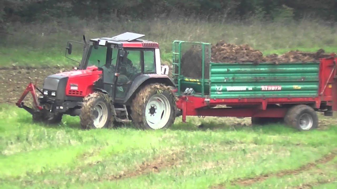 Kuhmist streuen mit Valtra 6300 und Maack Farmtech [HD]