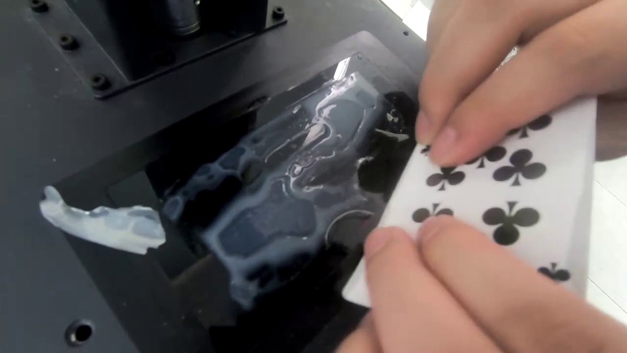 [Orange10orOrange30]Cleaning LCD screen with cured resin