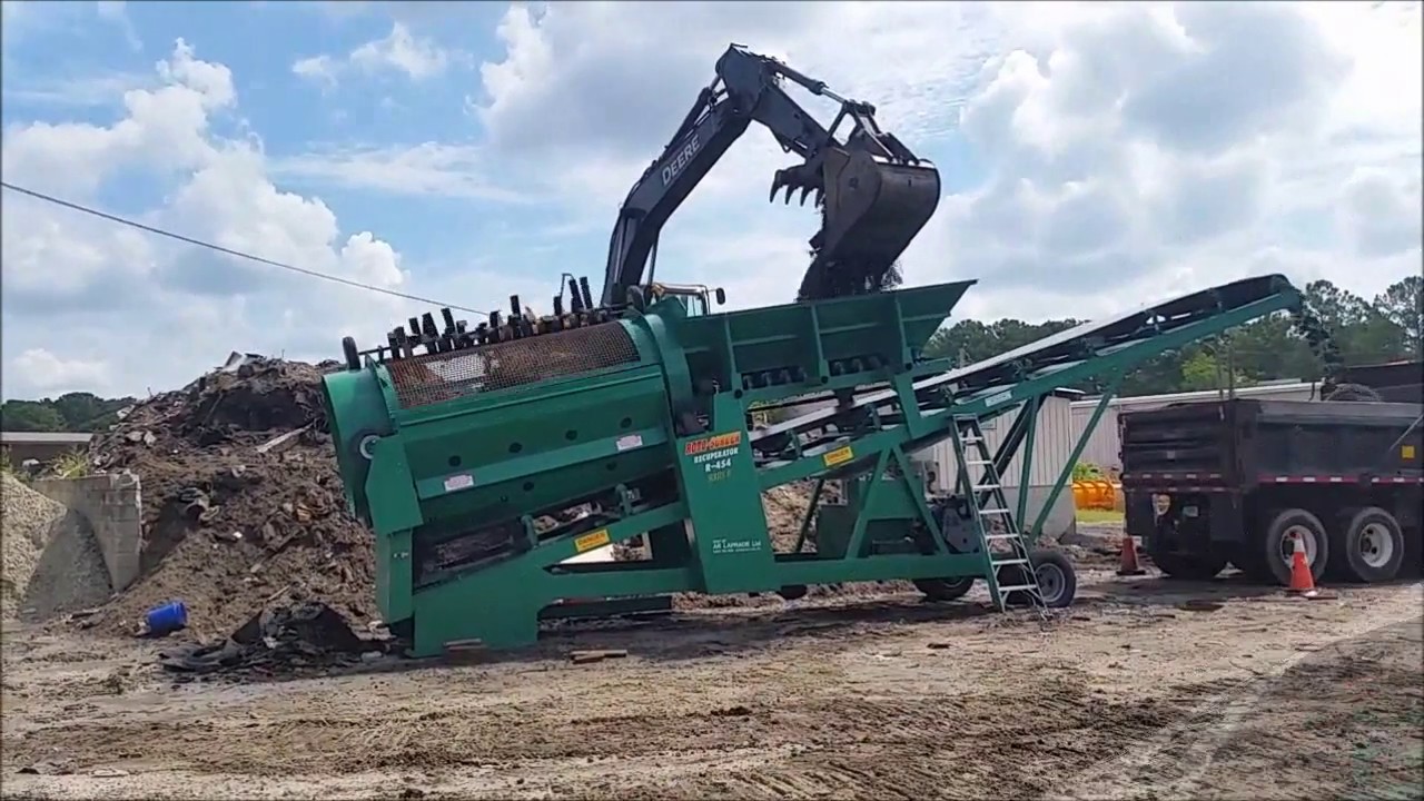 Roto-Screen 454 Screening Street Sweepings