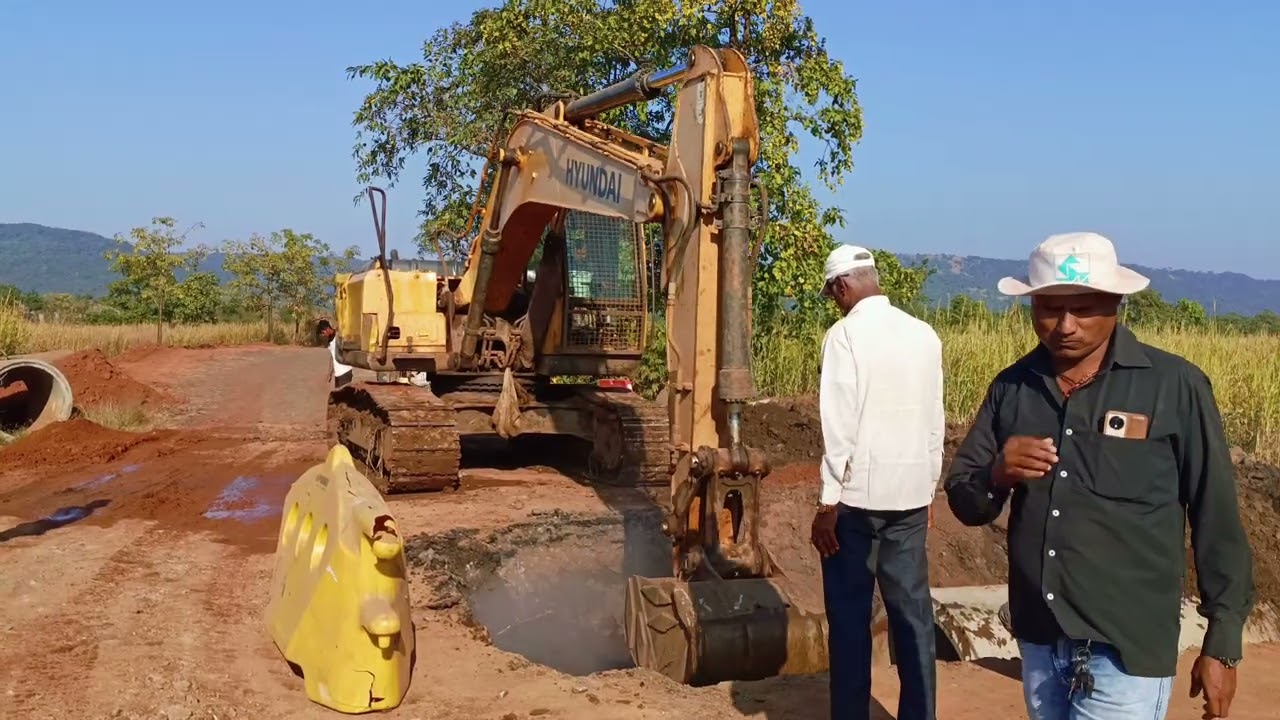Heavy Excavator Pipe Installation WorkHyundai Excavator  Pipeline WorkBig Pipe Fitting Using 